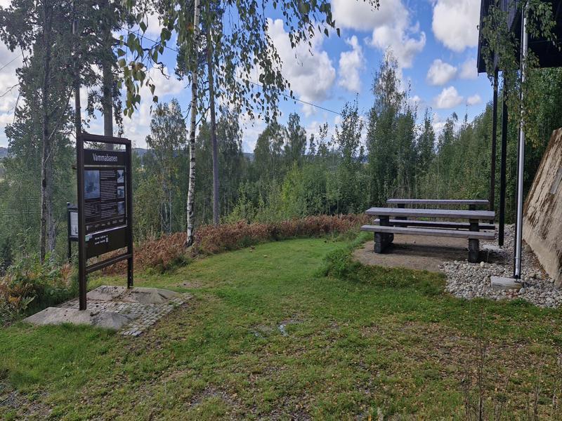 Infotavla og rasteplassen